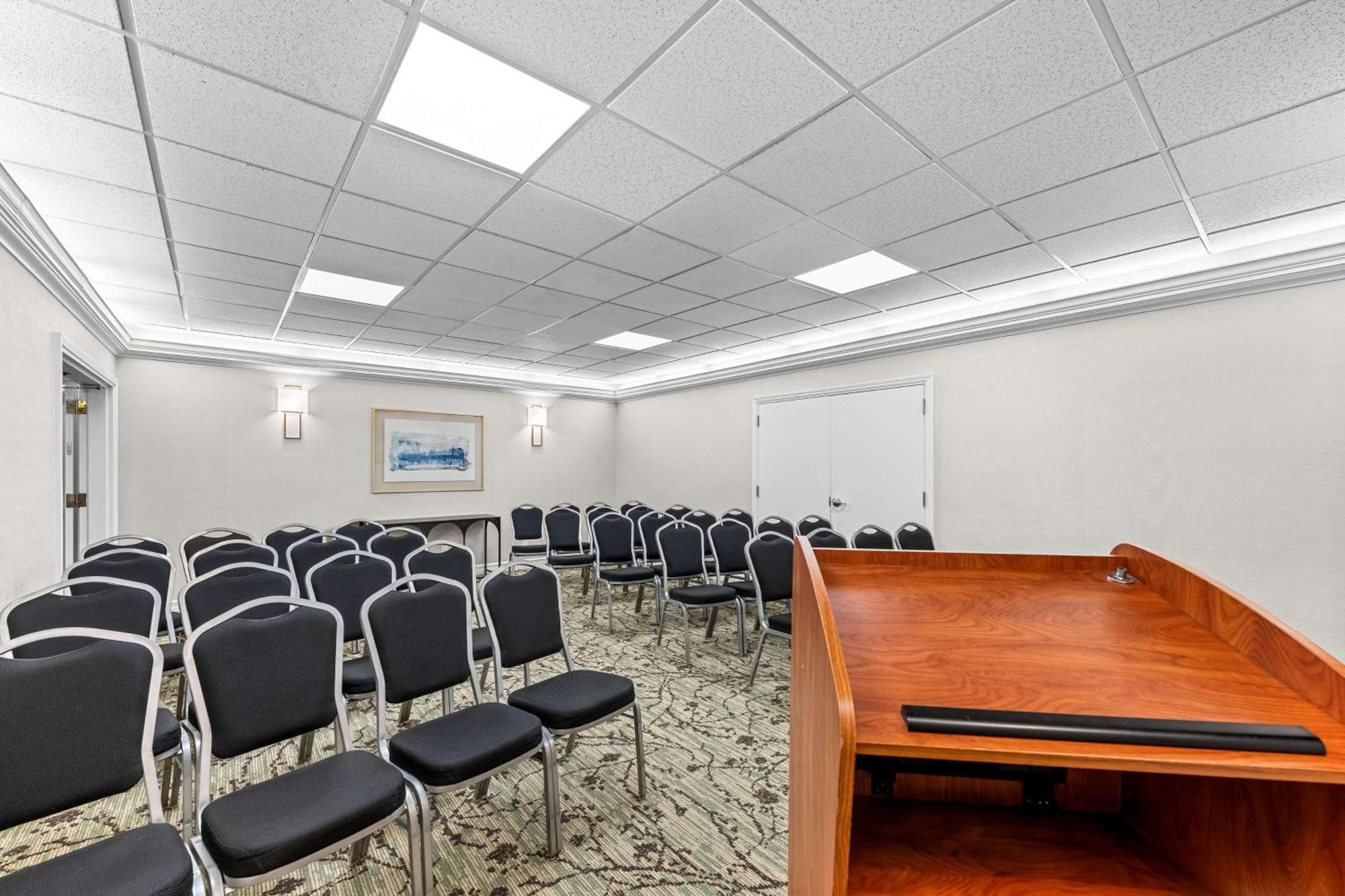 Best Western Plus Puyallup Hotel Exterior photo