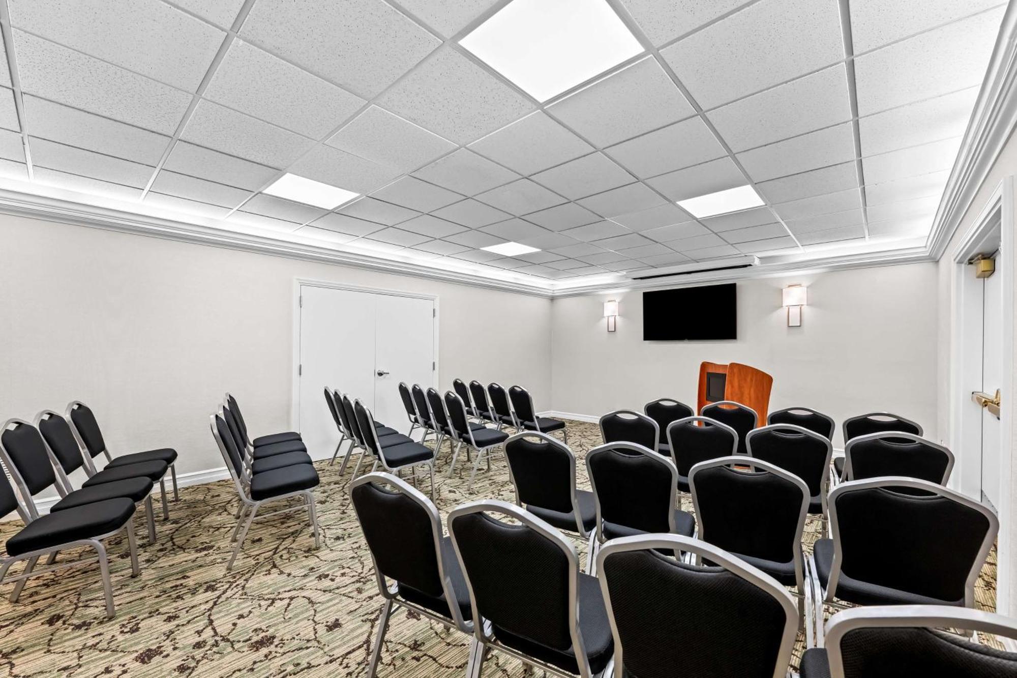 Best Western Plus Puyallup Hotel Exterior photo