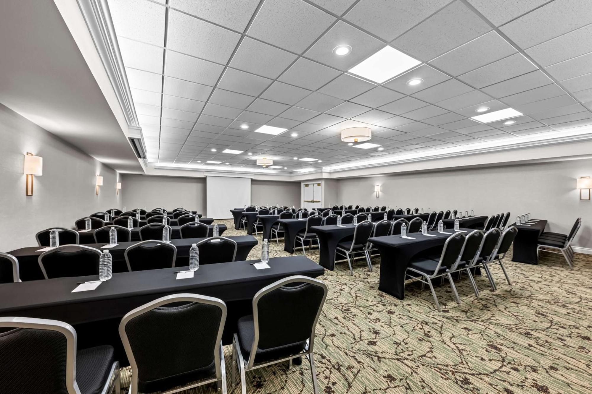 Best Western Plus Puyallup Hotel Exterior photo